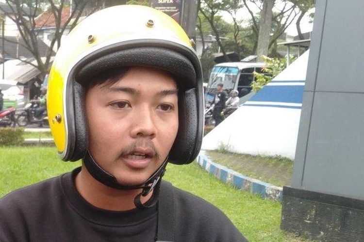 Ridwan (26) selamat dari musibah truk rem blong yang menewaskan seorang pesepeda di pertigaan Rancabango, Kota Tasikmalaya, Selasa (2/8/2022) 