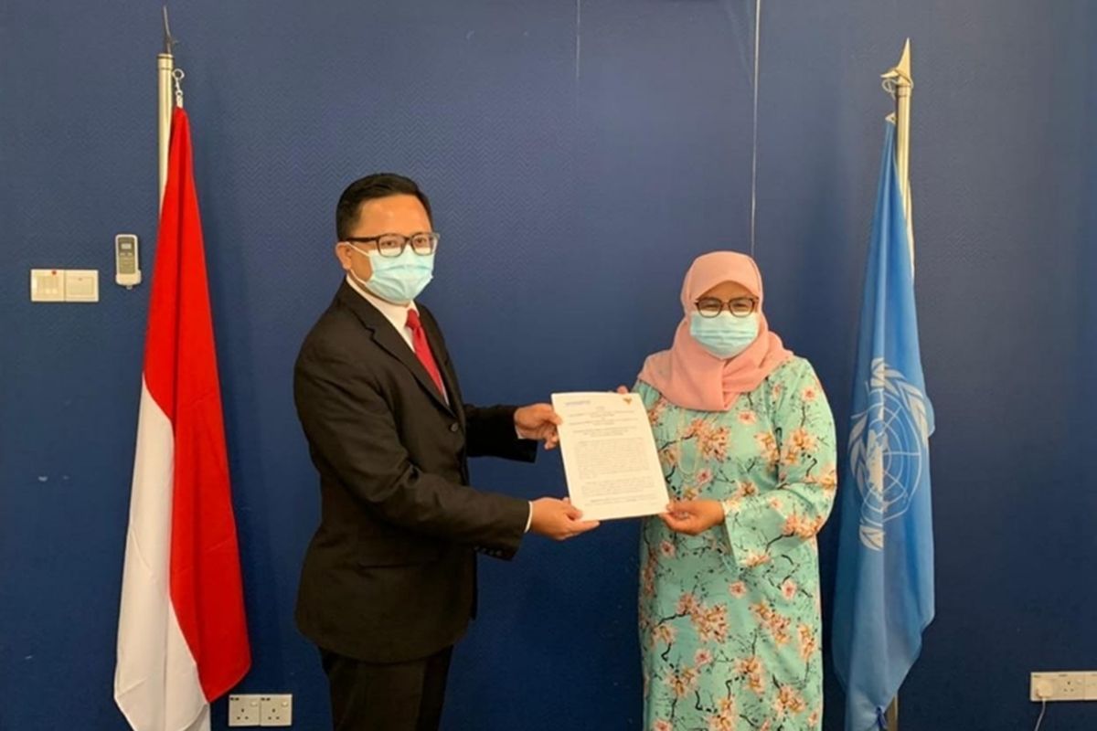 Direktur Eksekutif PBB/UN-Habitat Maimunah Mohd Sharif setelah menandatangani Naskah Persetujuan Perjanjian Kerjasama Penyelenggaraan Peringatan Hari Habitat Dunia pada Selasa (29/9/2020).