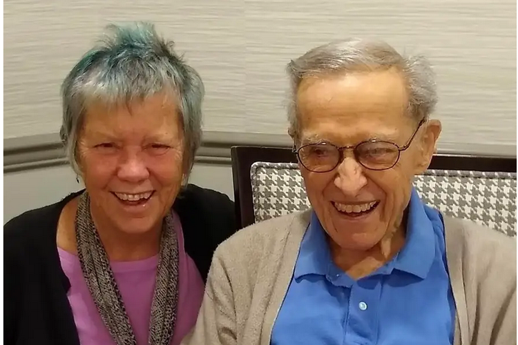 Louisa Rogers bersama sang ayah.