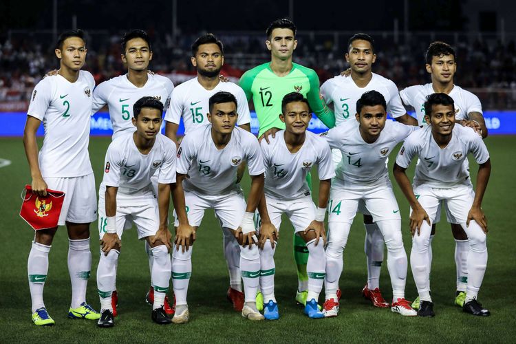 Timnas U-23 Indonesia berfoto sebelum melawan Vietnam dalam pertandingan Grup B SEA Games 2019 di Stadion Rizal Memorial, Manila, Filipina, Minggu (1/12/2019). Timnas Indonesia kalah 1-2 dari Vietnam.