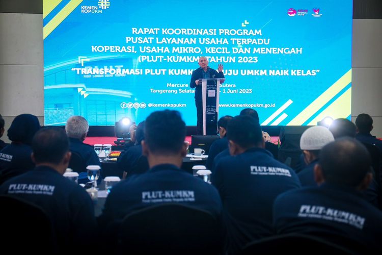 Menteri Koperasi dan Usaha Kecil Menengah (MenKopUKM), Teten Masduki memberikan arahan Rapat Koordinasi (Rakor) PLUT-KUMKM Tahun 2023 di Hotel Mercure, Tangerang Selatan, Rabu (31/5/2023)