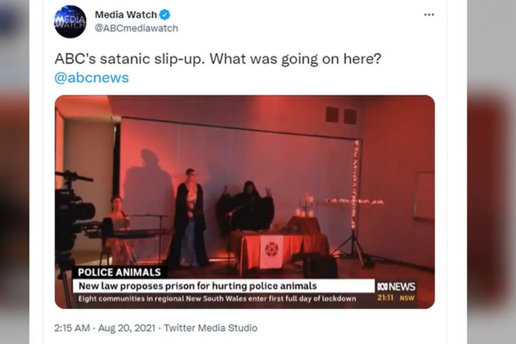 Potongan video yang diunggah akun ABC Media Watch di Twitter menunjukkan tayangan seperti upacara pemujaan Setan disiarkan oleh stasiun televisi Australia ABC.