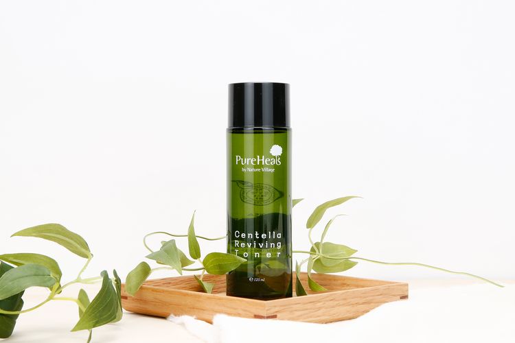 Centella Reviving Toner dari PureHeal's.