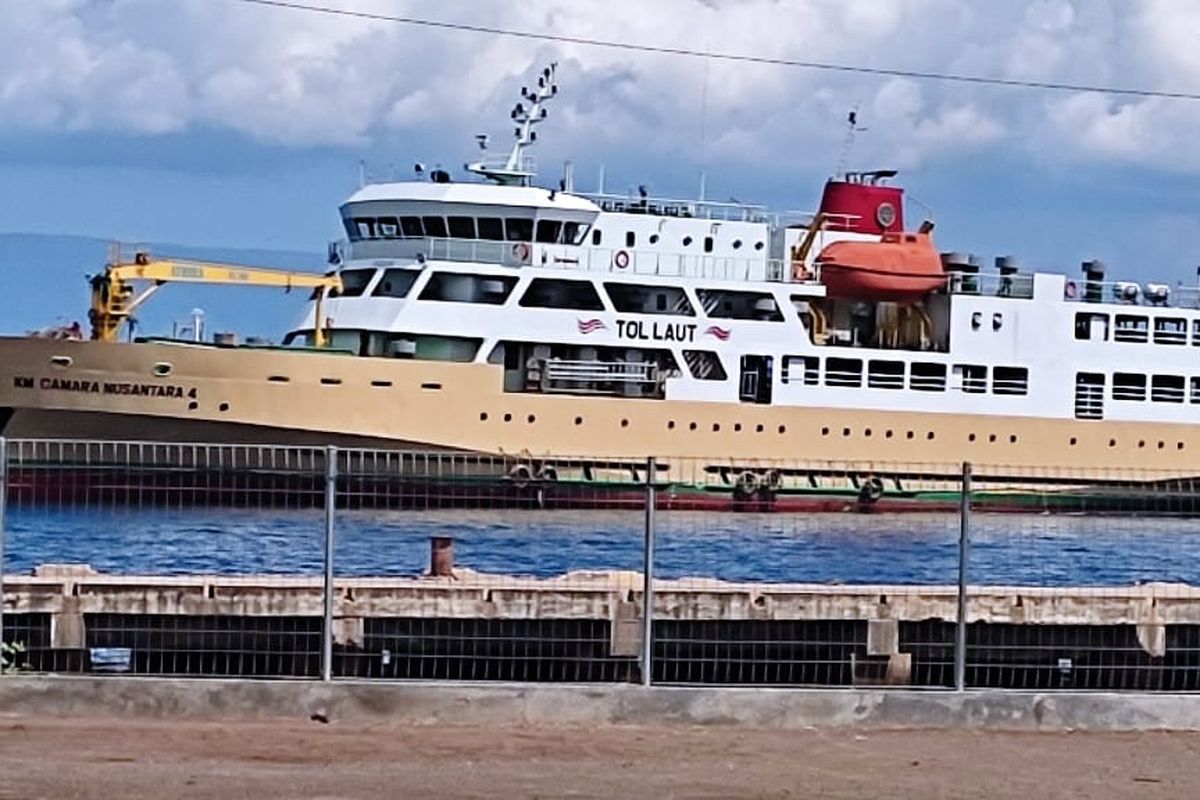 Kapal ternak di Pelabuhan Calabai, Nusa Tenggara Barat yang disediakan Direktorat Jenderal Perhubungan Laut Kemenhub untuk mendukung program tol laut. 