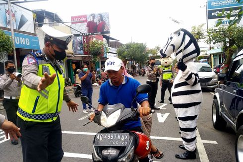 Survei Indopol: Publik Puas atas Kinerja TNI-Polri Tangani Pandemi