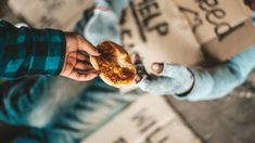 Alarm Kelaparan di AS, Warga Rela Antre Semalaman demi Makan Gratis