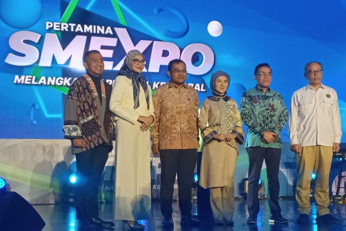 Direktur Utama Pertamina Nicke Widyawati (tengah) saat peresmian SMEXPO 2023. 