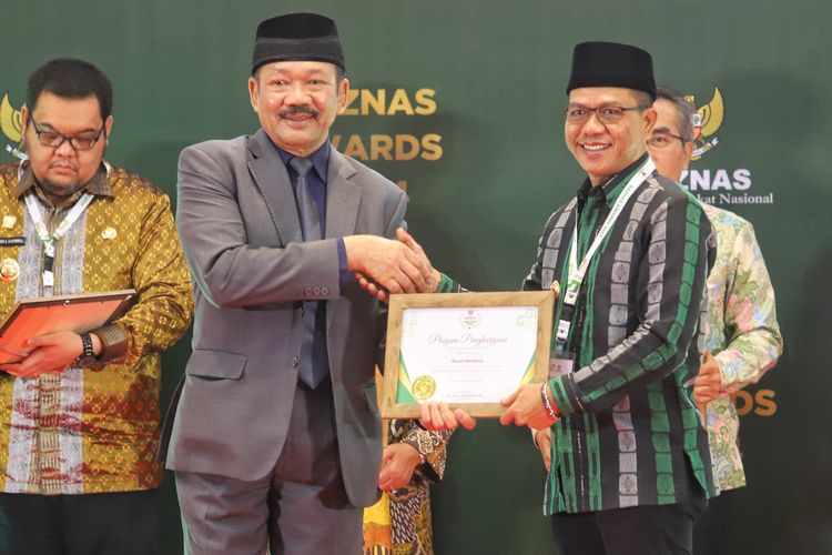 Dadang Supriatna terima Baznas Award 2024 di Hotel Bidakara, Jakarta Pusat, Kamis (29/2/2024)