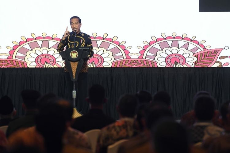 Presiden Joko Widodo saat memberikan pengarahan kepada seluruh Menteri/Kepala Lembaga, Kepala Daerah, Pimpinan BUMN, Pangdam, Kapolda dan Kajati di Jakarta Convention Center, Kamis (29/9/2022).