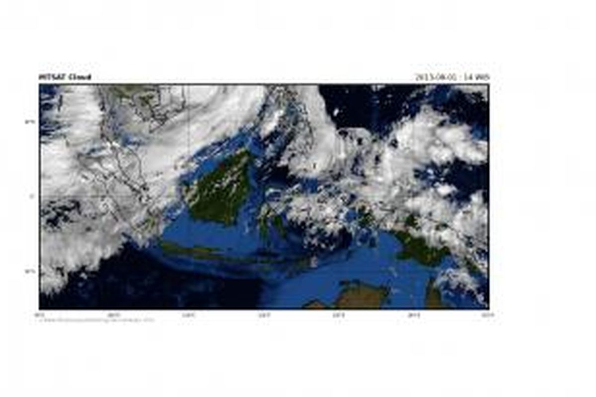 Citra satelit MTSAT pada Kamis (1/8/2013). Citra menunjukkan wilayah Jawa cerah. Pembentukan awan terhambat oleh angin dari Australia. Akibat pengaruh angin dari Australia, sejumlah daerah di selatan Jawa mengalami suhu dingin.