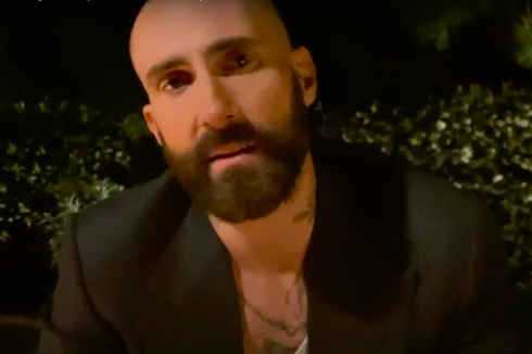 Adam Levine Tampil Botak di Videp Klip Terbaru Maroon 5