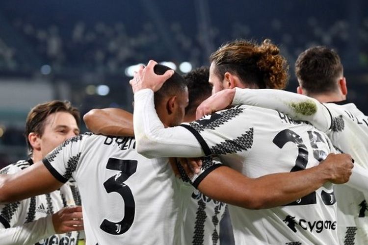 Para pemain Juventus merayakan gol ke gawang Lazio pada perempat final Coppa Italia 2022-2023. Laga Juventus vs Lazio berlangsung di Stadion Allianz, Turin, pada Jumat (3/2/2023) dini hari WIB.