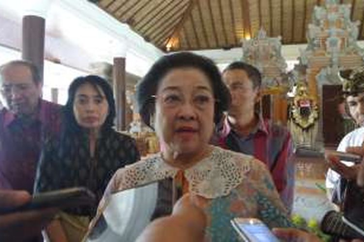Ketua Umum Yayasan Kebun Raya Indonesia (YKRI) Megawati Soekarnoputri di Istana Kepresidenan Tampaksiring, Gianyar, Bali, Minggu (7/8/2016).