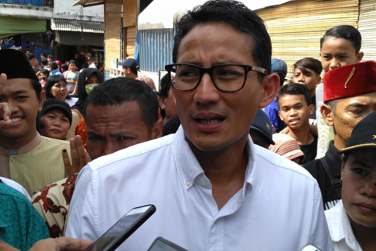 Calon wakil gubernur DKI Jakarta Sandiaga Uno saat kampanye di Semper Timur, Cilincing, Jakarta Utara, Senin (3/4/2017).