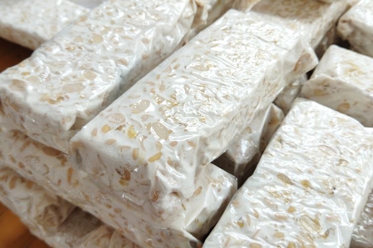 Tempe dan tahu termasuk makanan tinggi protein tapi rendah karbohidrat yang cocok dikonsumsi saat diet karbo. Ketahui jenis makanan lainnya....