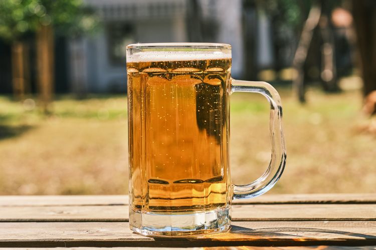 Ilustrasi bir. Bir diyakini dapat menyuburkan tanaman. 