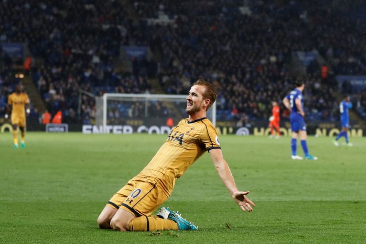Harry Kane melakukan selebrasi gol saat Tottenham Hotspur melawan Leicester City pada partai lanjutan Premier League - kasta teratas Liga Inggris - di Stadion King Power, Kamis (18/5/2017).
