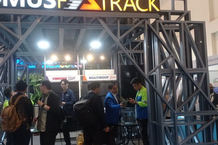 Produk baja hijau Indonesia dipamerkan dalam Trade Expo Indonesia 2025 di ICE BSD, Tangerang Selatan.
