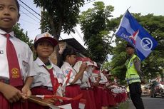 Berdiri Dua Jam Tunggu Presiden, Ratusan Siswa SD Kelelahan