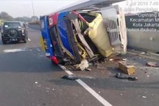 Sopir Mengantuk, Truk Tabrak Pembatas Jalan di Tol Jakarta-Cikampek