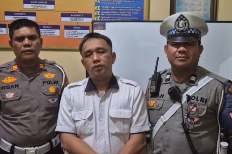Terobos Antrean dan Lawan Arus, Mobil Dinas Pejabat Riau Ditilang