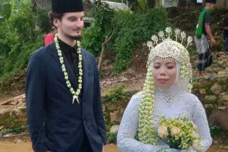 foto Mauni Imran Ruslan asal Desa Ranggagata, Kecamatan Praya Barat Daya, Lombok Tengah menikah dengan bule asal Belgia