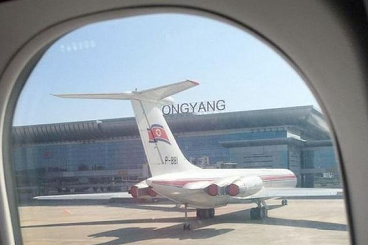 Maskapai penerbangan Air Koryo di Bandara Pyongyang.