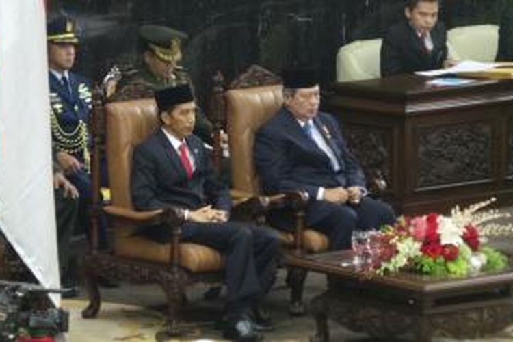 Presiden RI Joko Widodo dan Presiden keenam RI Susilo Bambang Yudhoyono duduk dalam Ruang Sidang Paripurna I, Gedung Nusantara, Kompleks Parlemen, dalam acara pelantikan Presiden dan Wakil Presiden 2014-2019, Senin (20/10/2014).