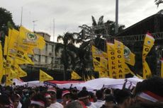 Atribut Golkar dan Nasdem Dominasi Aksi 