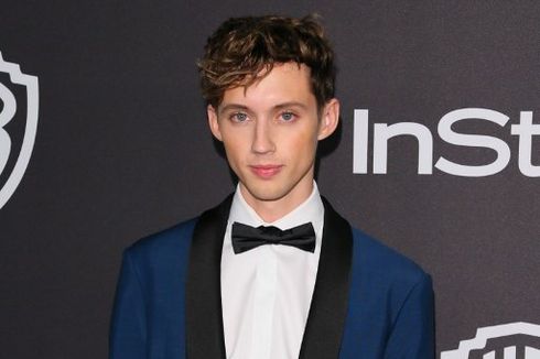 Lirik dan Chord Lagu SUBURBIA - Troye Sivan