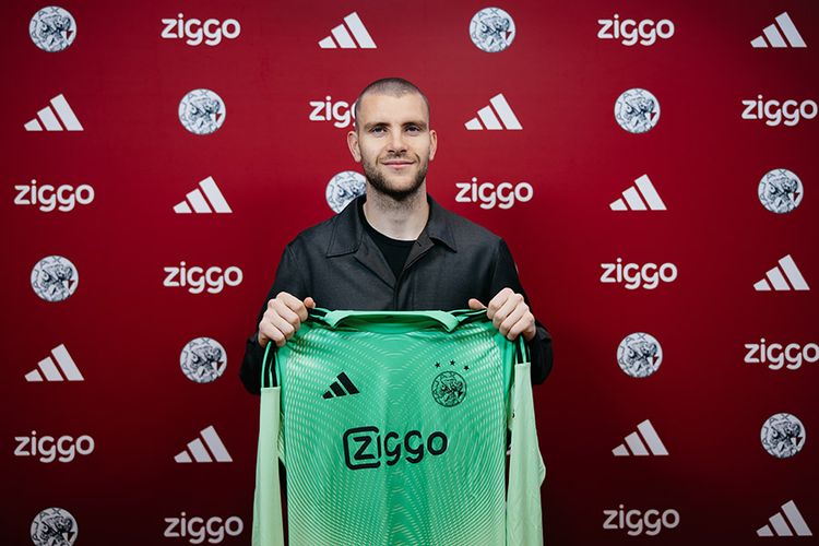Kiper Timnas Indonesia Maarten Paes gabung klub Eradivisie, Ajax. Transfer Paes ke Ajax diumukan pihak klub pada Senin (2/2/2026).