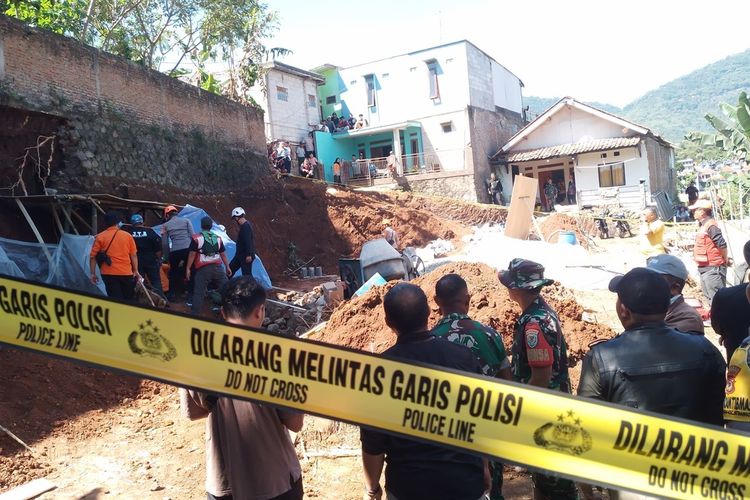 Pekerja Proyek Indekos di Jatinangor Sumedang Tewas Tertimbun TPT Ambruk