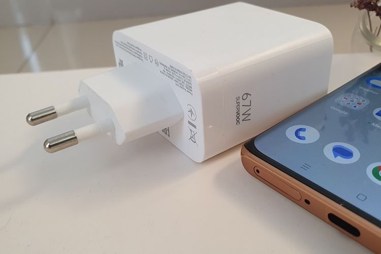 Adapter charger bawaan Realme 11 Pro 5G