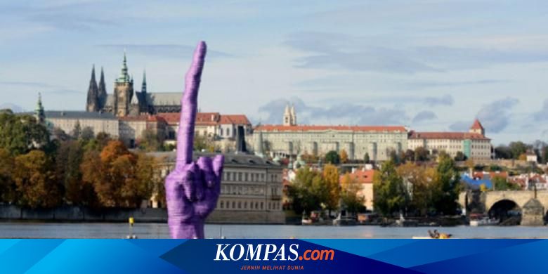 Patung "Jari Tengah" sebagai Media Kritik