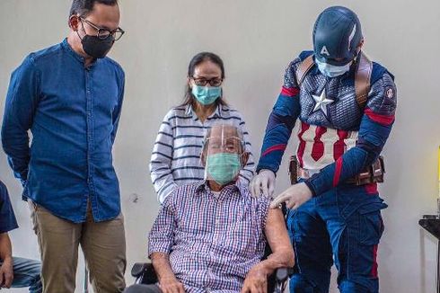 Kakek Berusia 104 Tahun Jadi Penerima Vaksin Covid-19 Tertua di Indonesia, Namanya Tercatat di Rekor MURI