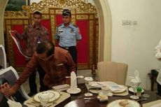 Dikira Ada Pengumuman Menteri, Jokowi Ternyata Sedang Cek Foto Dirinya sebagai Presiden
