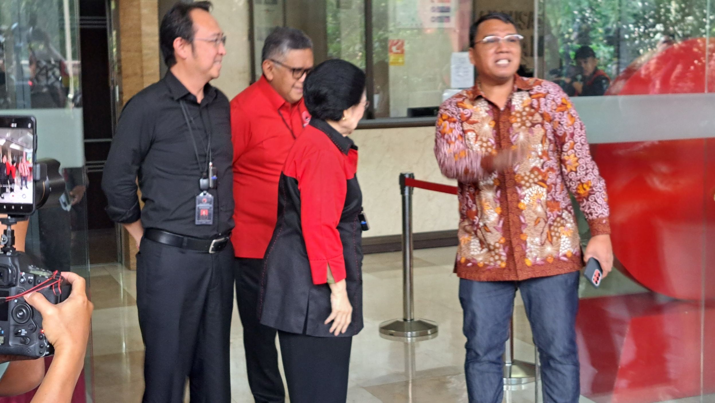Jelang Pengumuman Cawapres Ganjar, Megawati Tiba di Markas PDI-P 