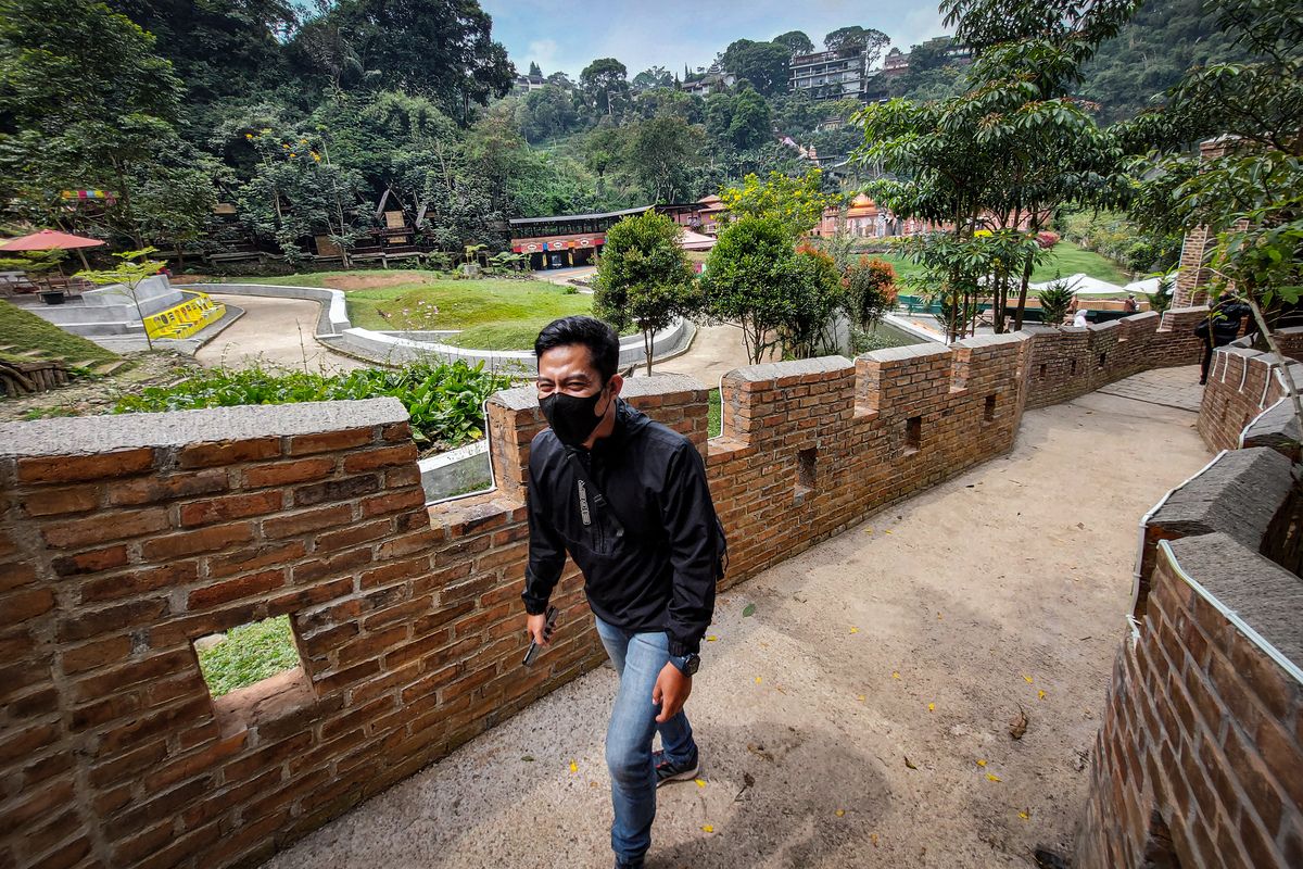 Miniatur Tembok China di kawasan The Great Asia Africa, Lembang, Bandung Barat.