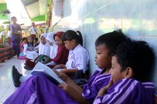 Dua Sekolah Disegel Pemilik Lahan, Siswa Terpaksa Belajar di Lantai