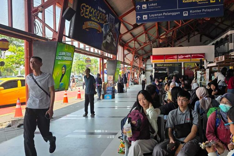 Imbas Kecelakaan Kereta di Bekasi, Ratusan Penumpang KA di Daop 4 Semarang Batalkan Tiket