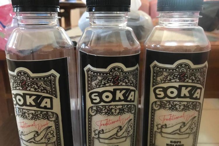 Minum tradisional Kolang disebut Sopi Kolang (SOKA) dipromosikan pada Festival Religi Golo Koe Labuan Bajo, Manggarai Barat dari Senin, (8/8/2022)-Senin, (15/8/2022). (KOMPAS.com/DOK/ROMO ARDY SANTA, Pr)