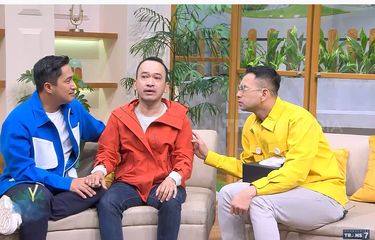 Pembawa acara Ruben Onsu (tengah) menuturkan tentang penyakit yang diidapnya di program FYP di Trans7 yang dipandu Irfan Hakim (kiri) dan Raffi Ahmad.