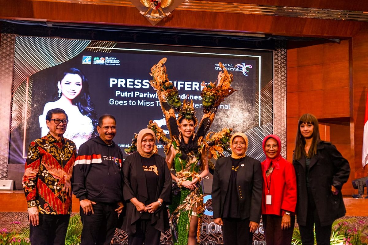 Putri Pariwisata Indonesia 2018 Gabriella Patricia Mandolang terpilih mewakili Indonesia dalam ajang pemilihan Miss Tourism 2019. 