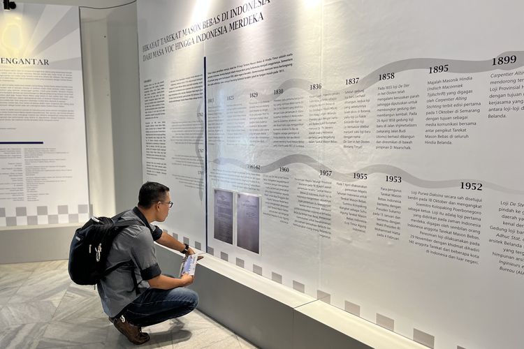 Pameran Jejak Memori “Hikayat Tarekat Mason Bebas di Indonesia”, di Museum Taman Prasasti Jakarta, Rabu (1/11/2023).