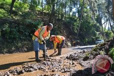 Jalur Masuk Wisata Telaga Sarangan Magetan Jatim Longsor