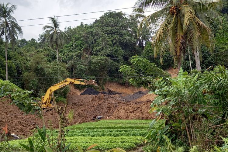 Aktivitas tambang ilegal di Jalan Sukorejo RT 42, Kelurahan Lempake, Kecamatan Samarinda Utara, Kota Samarinda, Kaltim, Selasa (9/3/2021). 