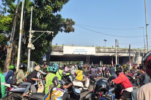 Massa yang Tutup Jalan Pejompongan Jakpus Bukan Warga Setempat, Diduga dari Bogor dan Jaktim