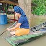 Banjir Kota Jambi, Warga Gunakan Perahu untuk Beraktivitas dan Sekolah