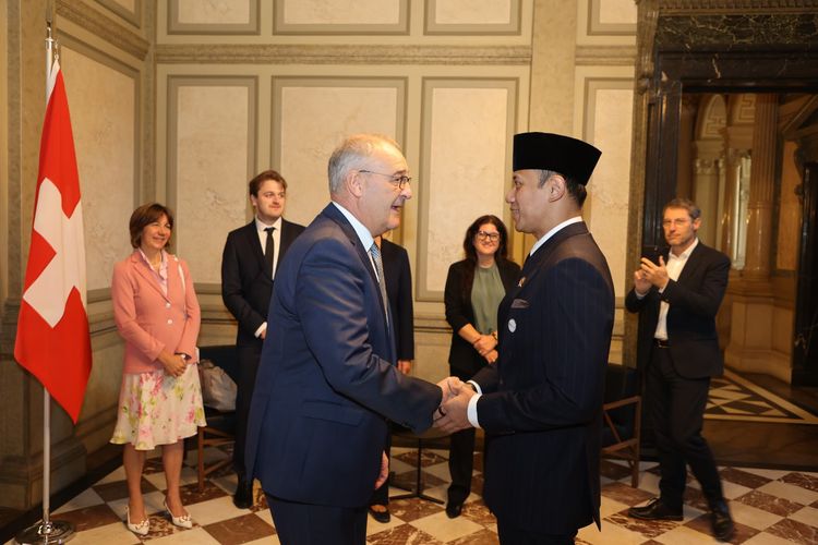 Incar Teknologi Canggih Swiss, AHY Siapkan Proyek Raksasa Kereta Trans-Sumatera hingga Sulawesi
