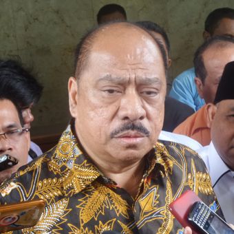 Anggota DPR RI Fraksi Partai Golkar Melchias Marcus Mekeng usai melapor di kantor Bareskrim Polri, Jakarta, Senin (20/3/2017).